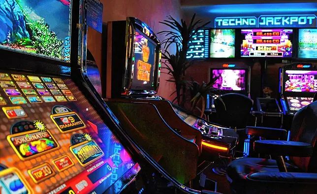 پاکستان میں Golden Lion Casino کا آن لائن کیسینو سیکشن کھولیں۔